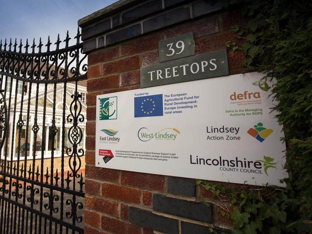Treetops Cottages & Spa Grimsby Esterno foto