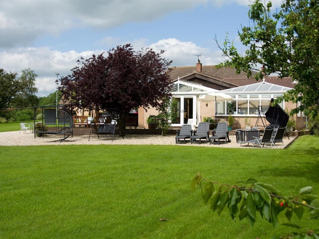 Treetops Cottages & Spa Grimsby Esterno foto