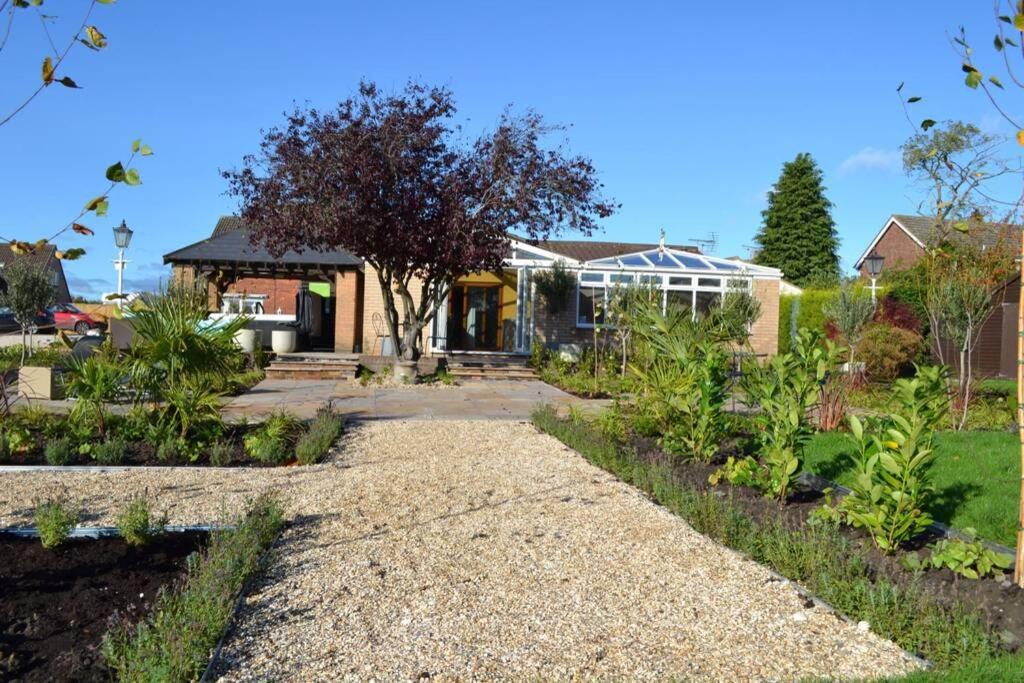 Treetops Cottages & Spa Grimsby Esterno foto