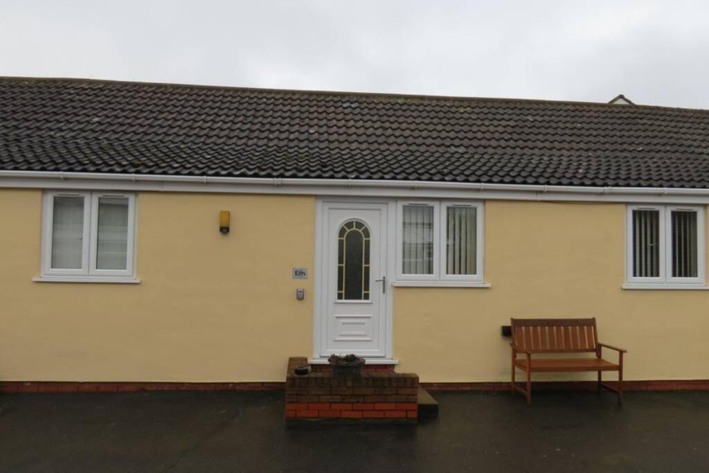 Treetops Cottages & Spa Grimsby Esterno foto