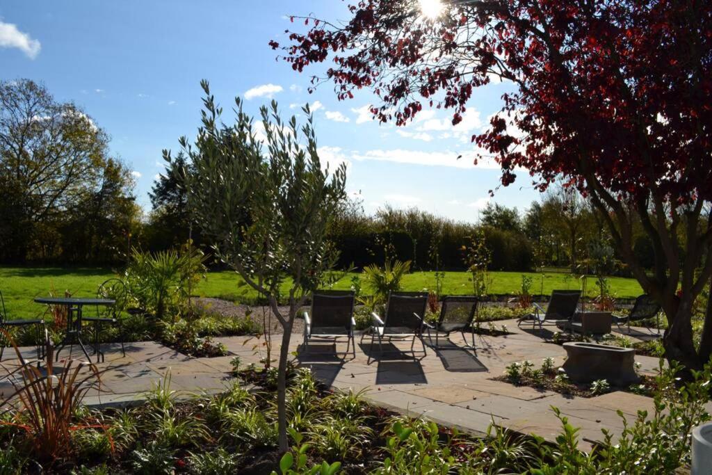 Treetops Cottages & Spa Grimsby Esterno foto