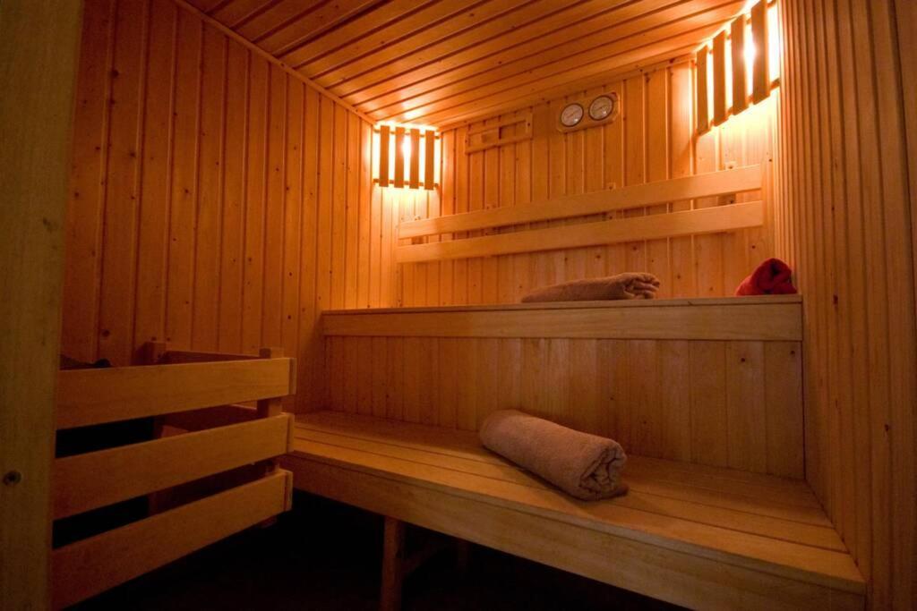 Treetops Cottages & Spa Grimsby Esterno foto