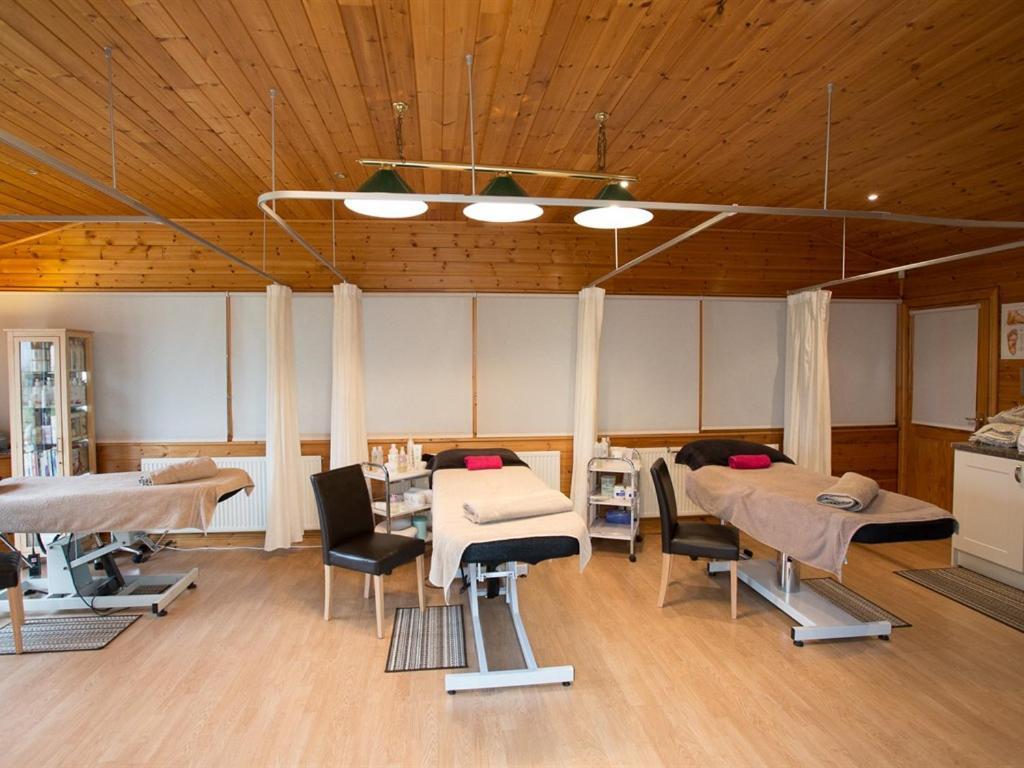 Treetops Cottages & Spa Grimsby Esterno foto