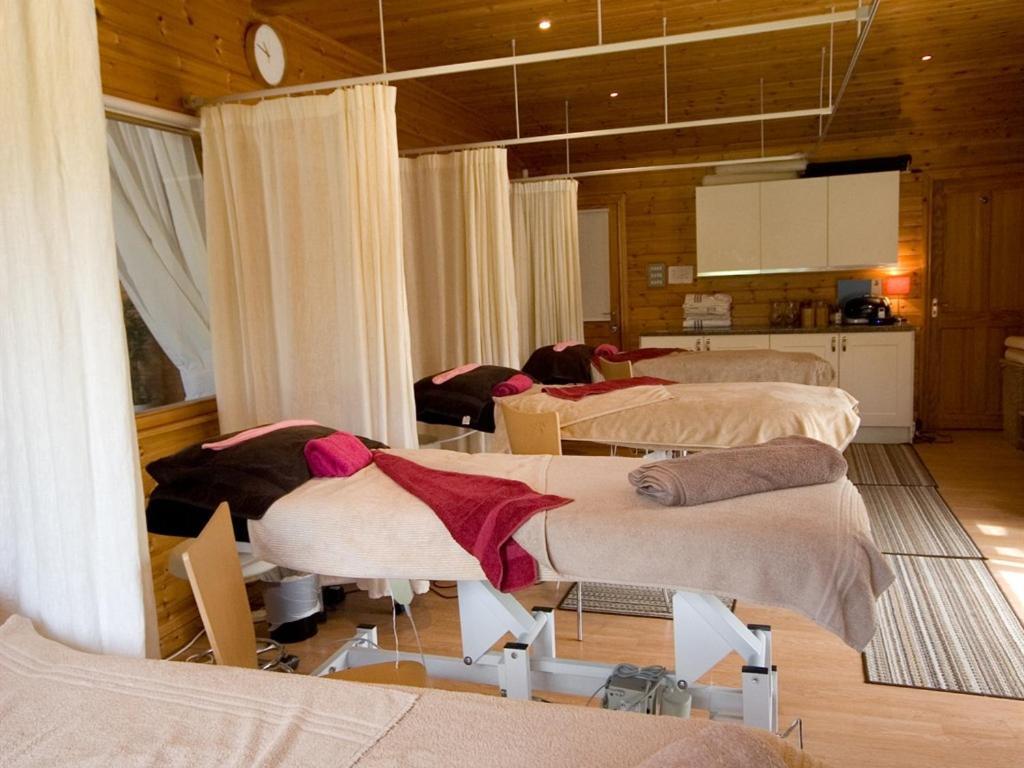 Treetops Cottages & Spa Grimsby Esterno foto