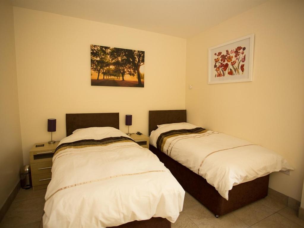 Treetops Cottages & Spa Grimsby Esterno foto