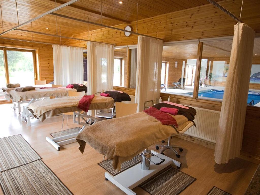 Treetops Cottages & Spa Grimsby Esterno foto
